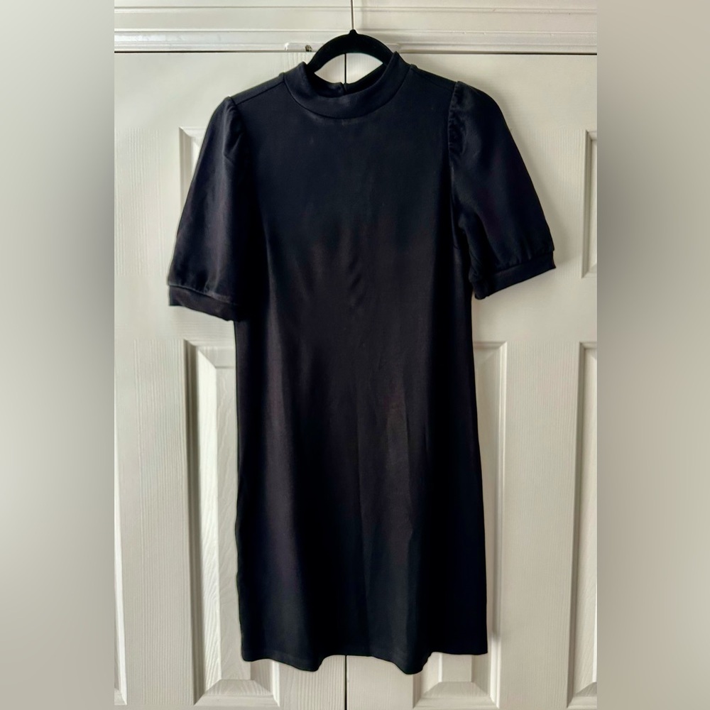 Loft, Little Black Dress, soft, medium weight fabric.
Sz 2
Excellent Condition